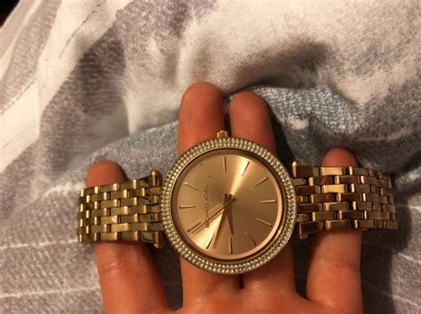 Wie erkenne ich, ob eine Michael Kors Uhr original oder gefälscht